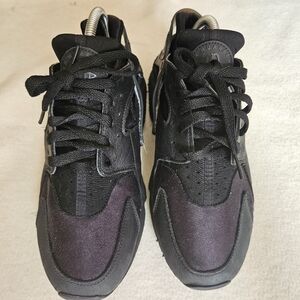 Nike Women Air Huarache Black Size 10
